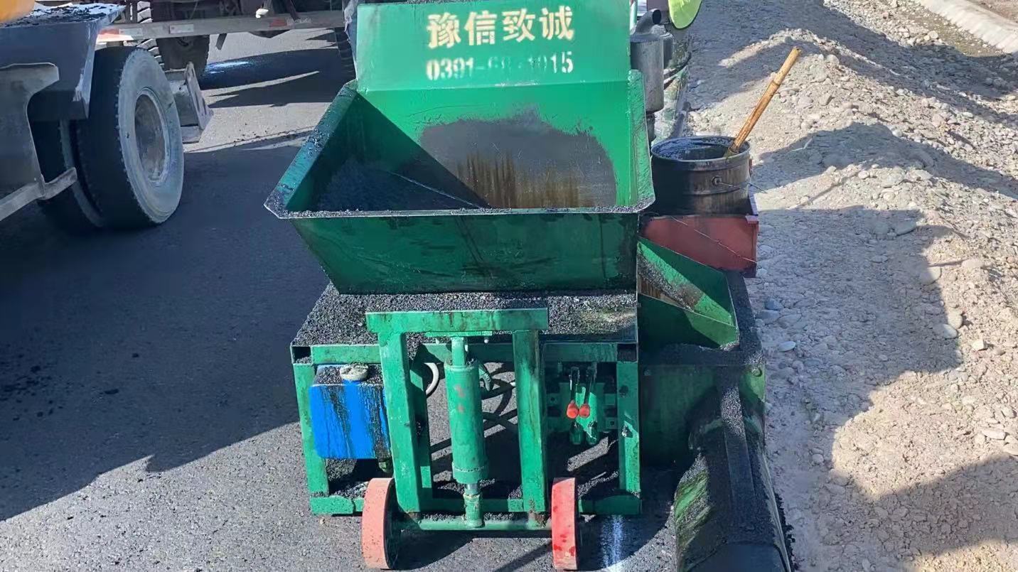 豫信致誠攔水帶機在阿克蘇施工